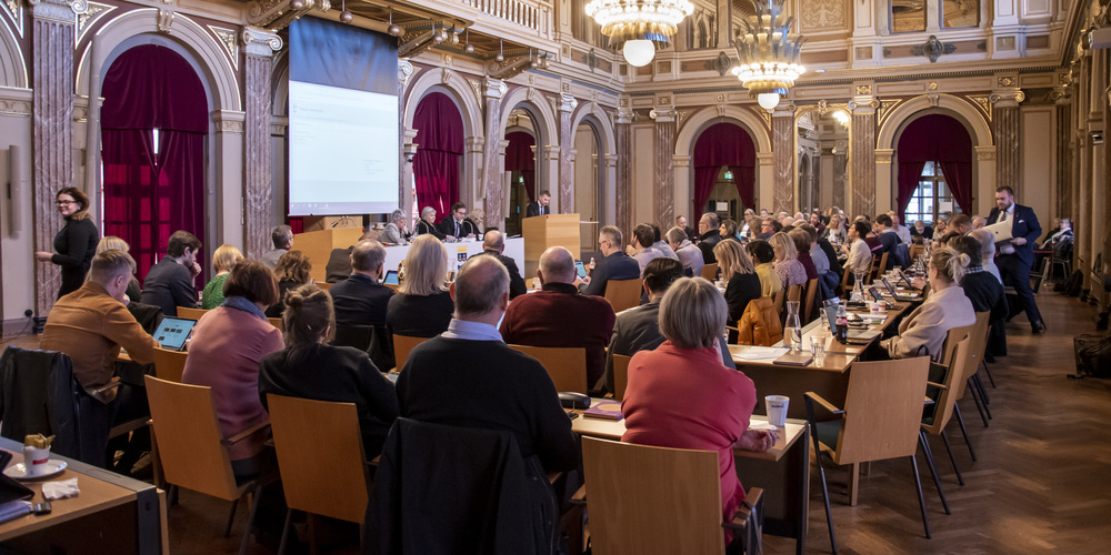 Kommunfullmäktigesammanträde i Spegelsalen