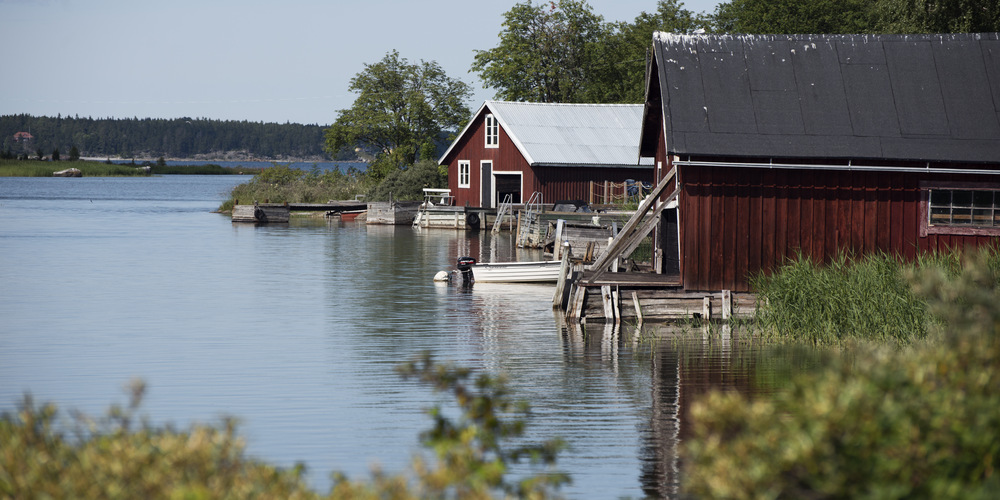 Brygga och båthus på Limön.