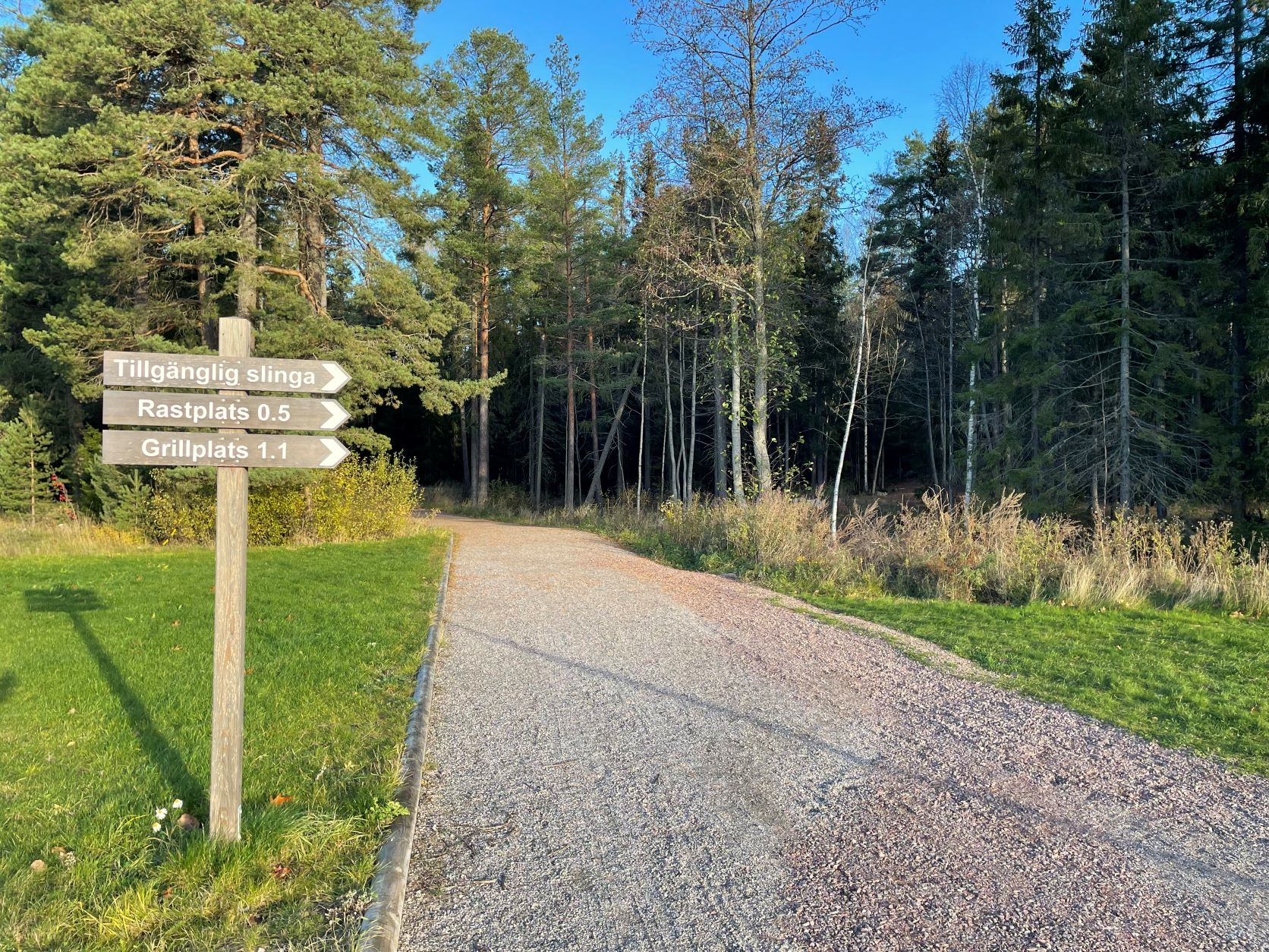 Avståndsskyltar Tillgänglighetsspåret i Sätra