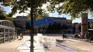 Bilden visar Stortorget i Gävle en sensommardag