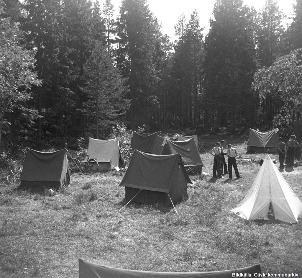 Camping i Furuvik 1942. Foto ur Furuviksparken AB:s arkiv, fotograf okänd. FO/17614.