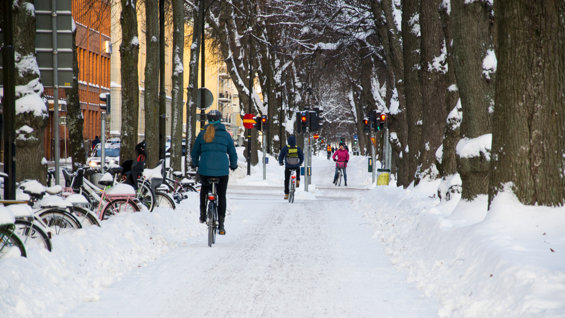 Cyklister på vinterväglag.