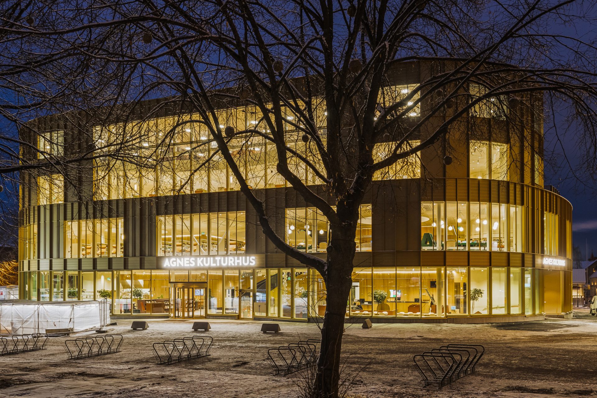 Agnes Kulturhus sett från Slottstorget.